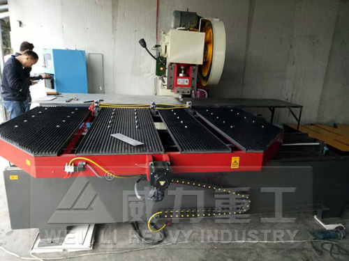 深喉沖床客戶使用現(xiàn)場(chǎng)